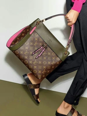 WOMEN'S HANDBAGS