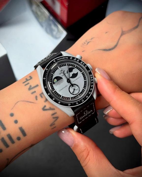 Swatch x Omega Bioceramic MoonSwatch β Mission to the Super Black Moonphase - Image 3